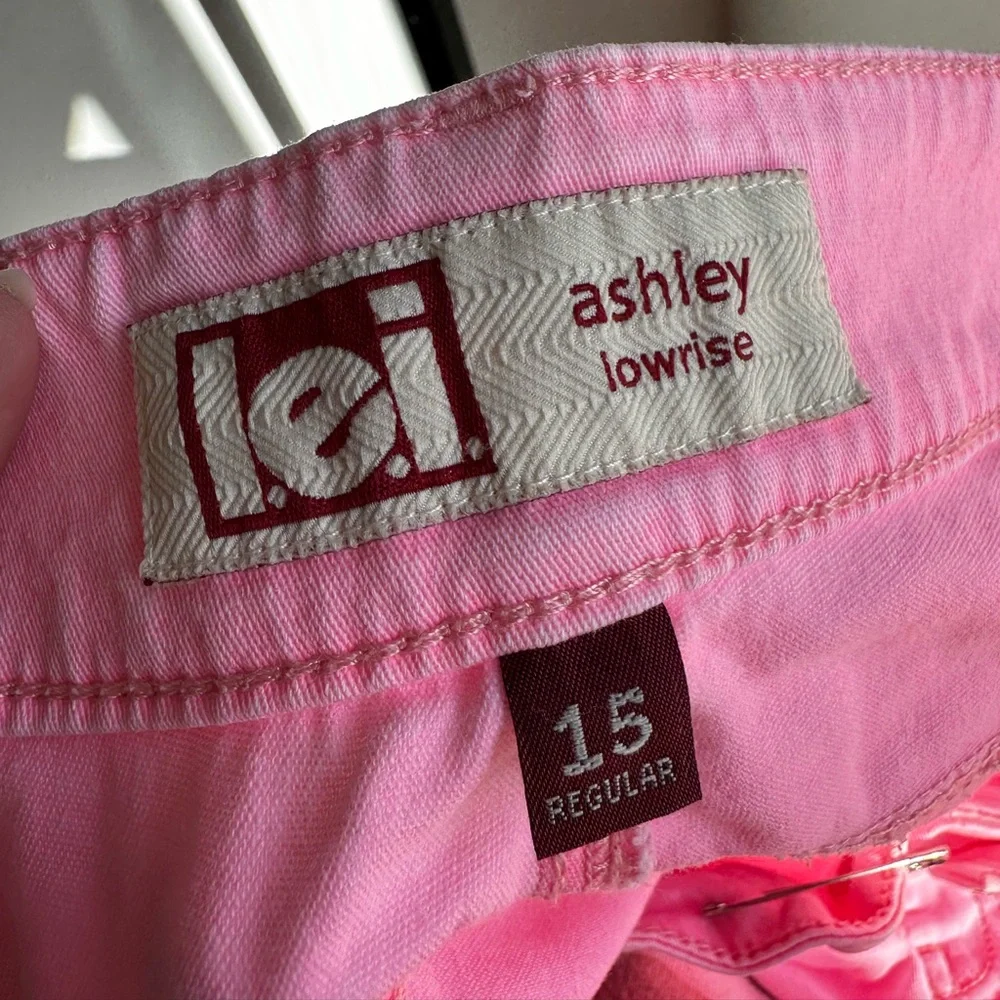 Lei Ashley low rise pink jean shorts
